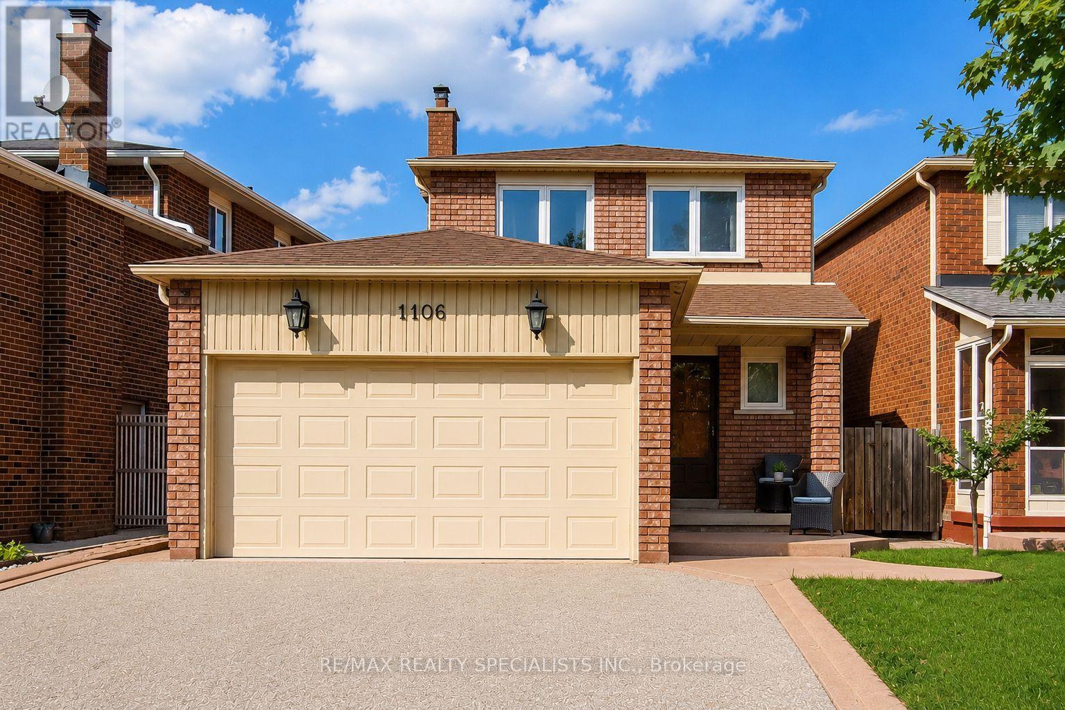 1106 Highgate Place, Mississauga, Ontario L4W 3H4 - Photo 2 - W13702094