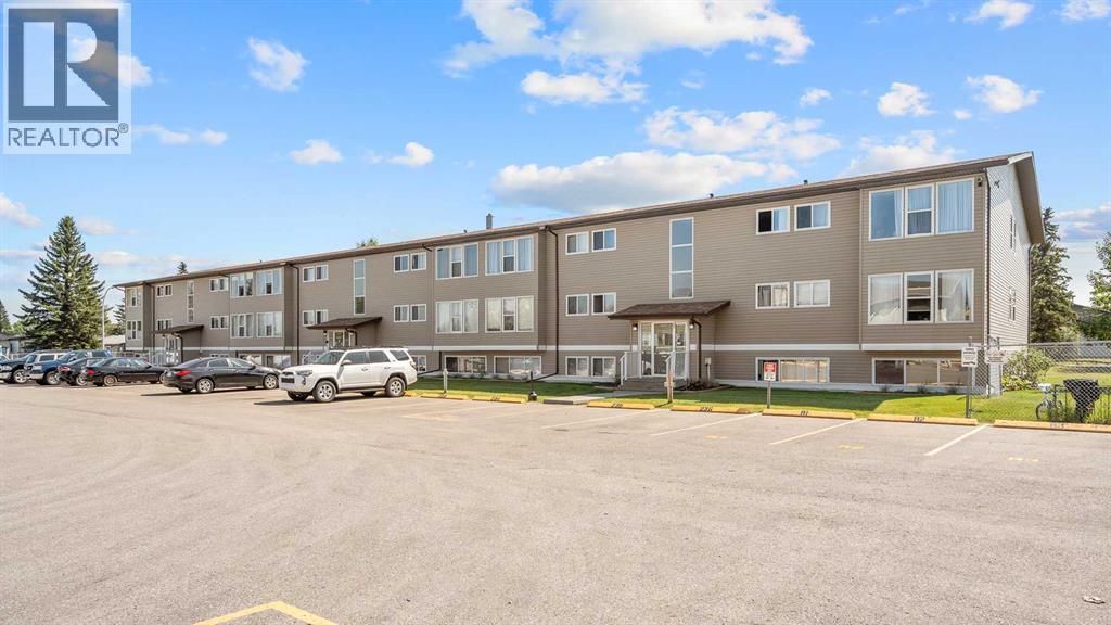 220, 101 Big Hill Way SE, Airdrie, Alberta T4A 1Z7 - Photo 3 - A2337649