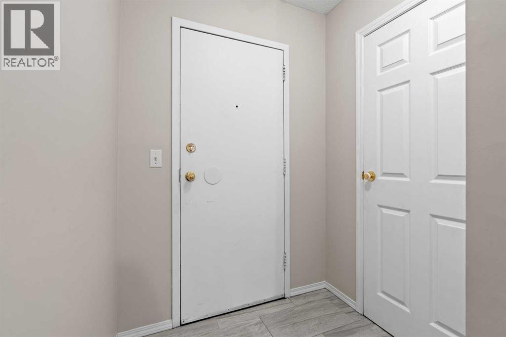 220, 101 Big Hill Way SE, Airdrie, Alberta T4A 1Z7 - Photo 4 - A2337649