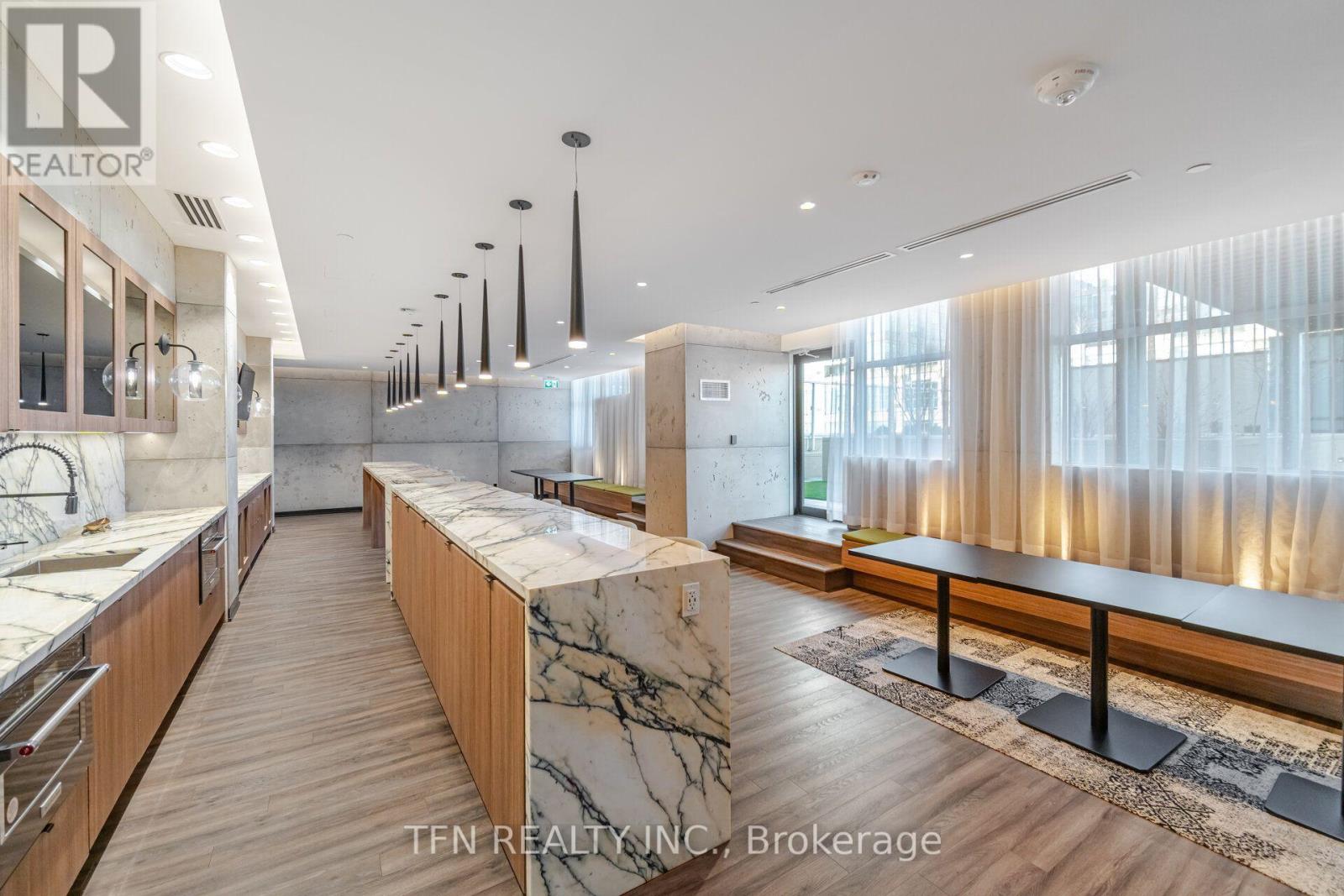 251 Manitoba St Street, Toronto, Ontario  M8Y 0C7 - Photo 16 - W13702134