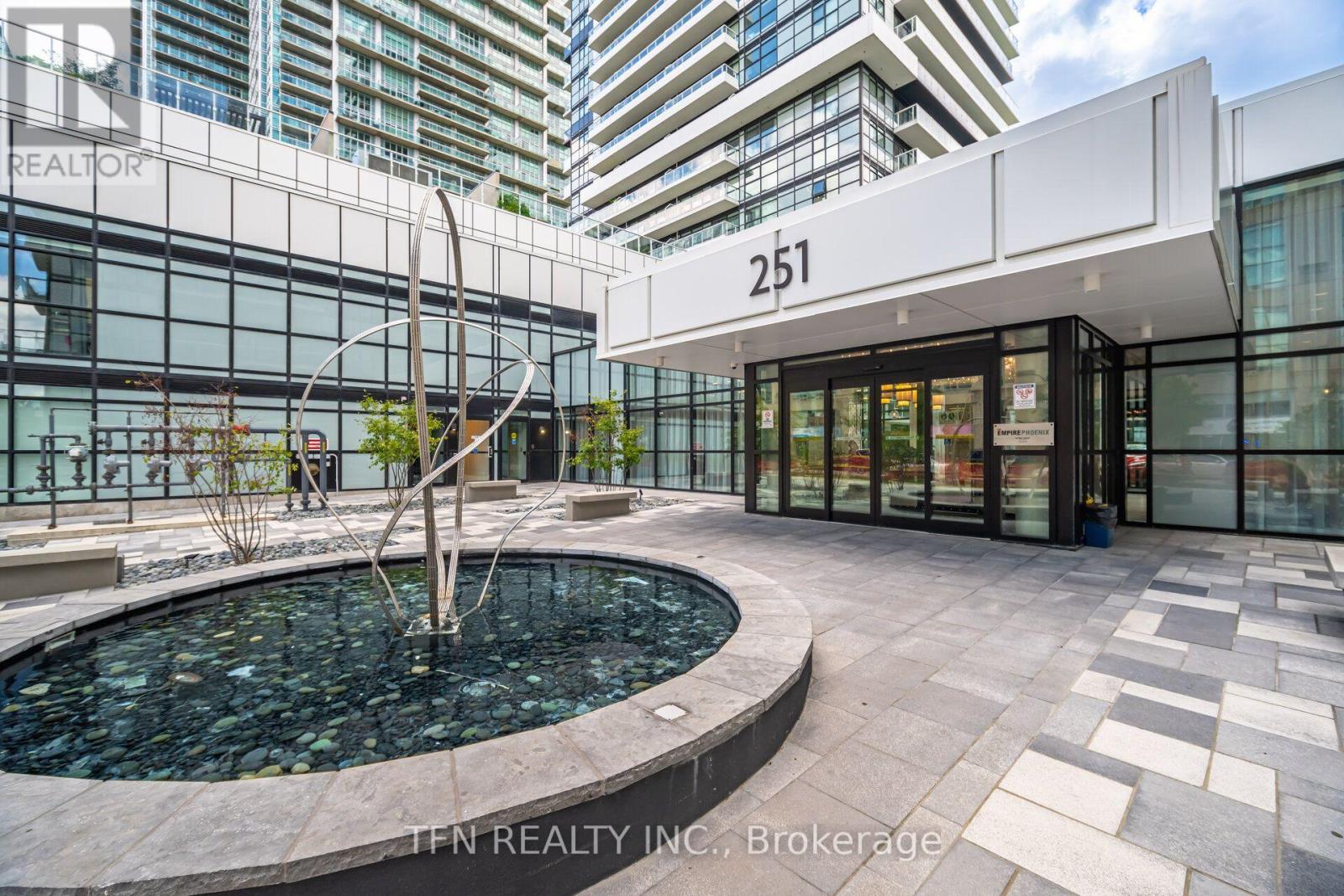 251 Manitoba St Street, Toronto, Ontario  M8Y 0C7 - Photo 2 - W13702134