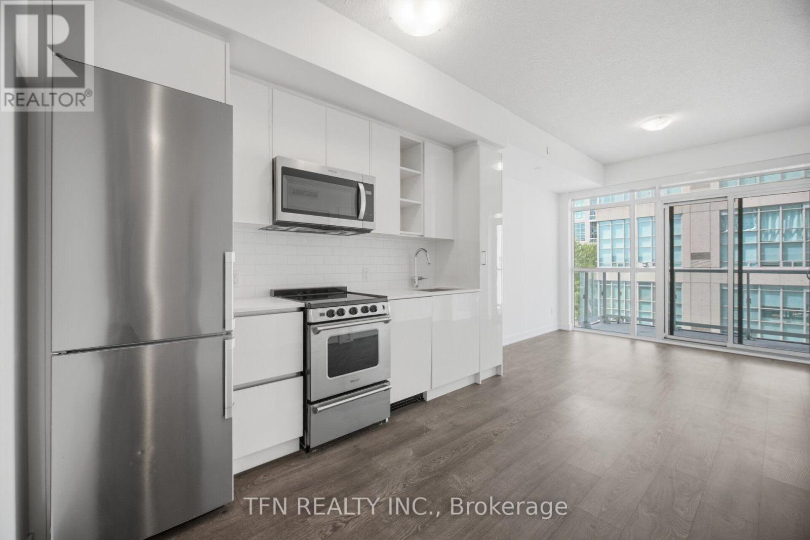 251 Manitoba St Street, Toronto, Ontario  M8Y 0C7 - Photo 3 - W13702134