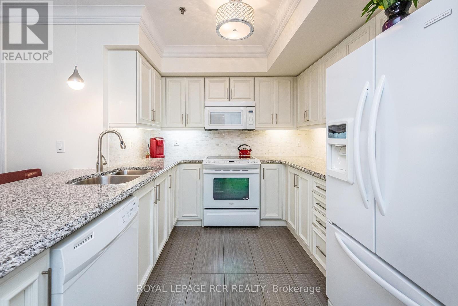106 - 60 Baycliffe Crescent, Brampton, Ontario  L7A 0Z4 - Photo 1 - W13542764