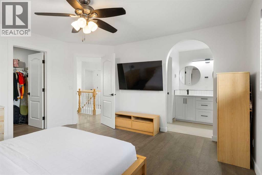 56 West Cedar Rise SW, Calgary, Alberta  T3H 5E2 - Photo 24 - A2338388