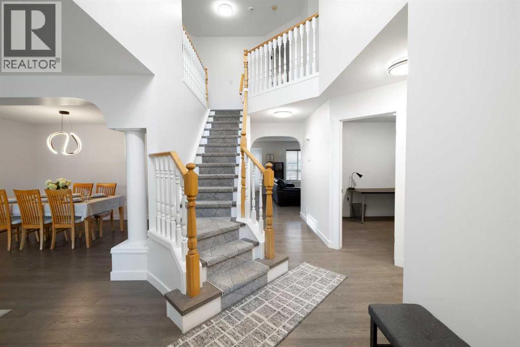 56 West Cedar Rise SW, Calgary, Alberta  T3H 5E2 - Photo 4 - A2338388