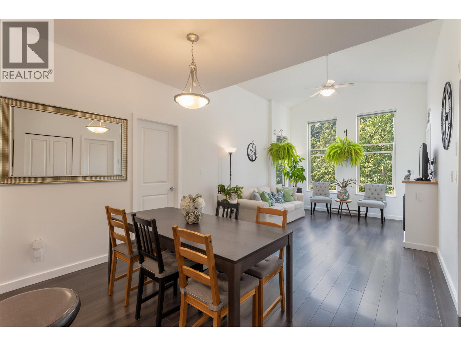 401 265 Ross Drive, New Westminster, British Columbia  V3L 0C8 - Photo 3 - R3157841