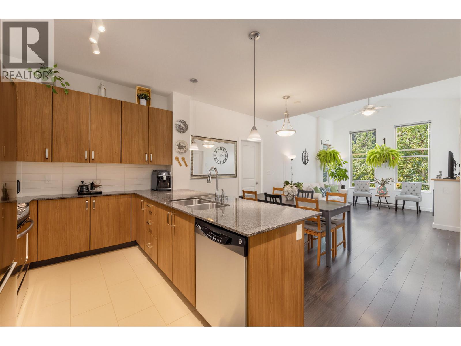 401 265 Ross Drive, New Westminster, British Columbia  V3L 0C8 - Photo 8 - R3157841