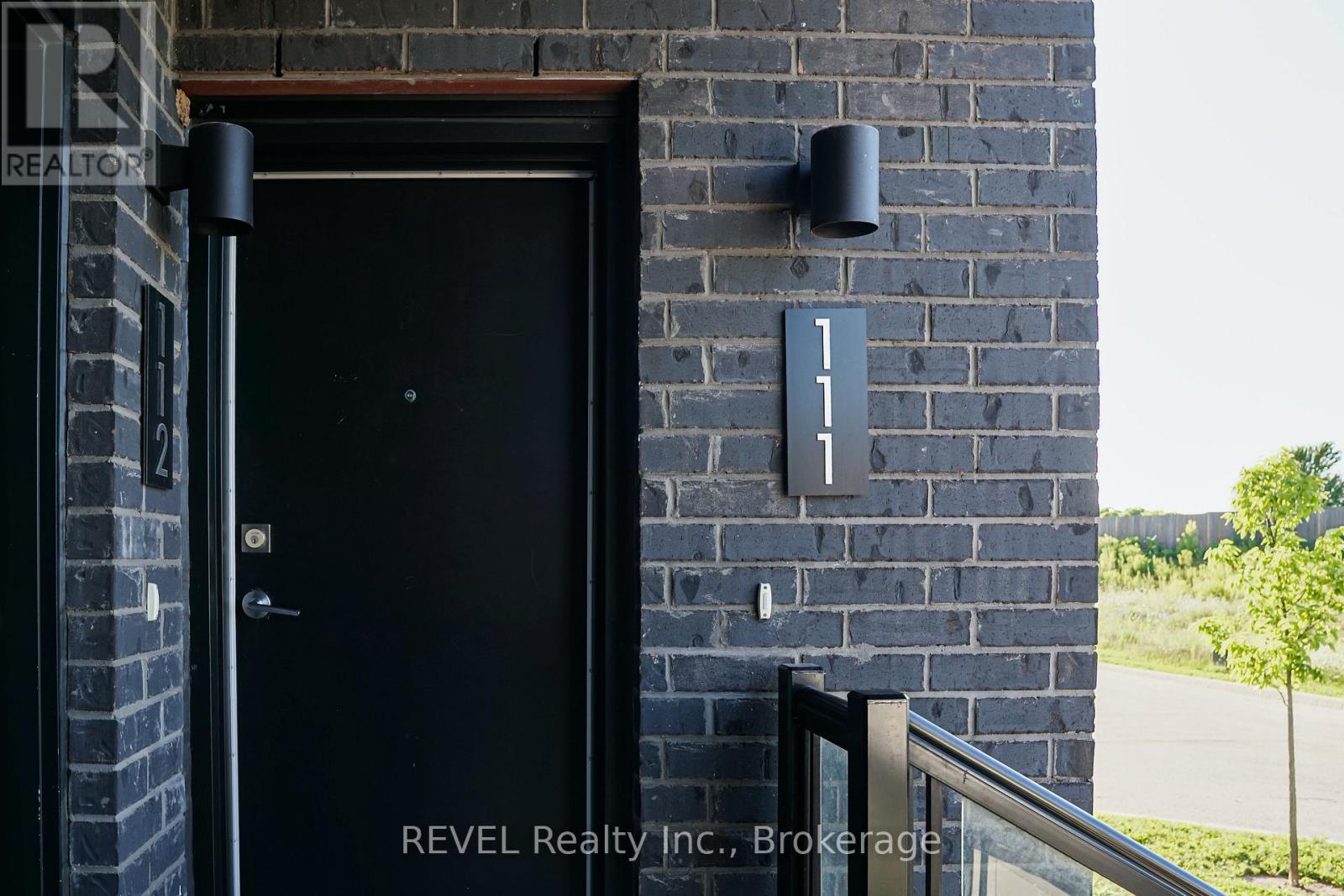 111 - 6705 Cropp Street, Niagara Falls, Ontario  L2E 0C1 - Photo 2 - X13702318