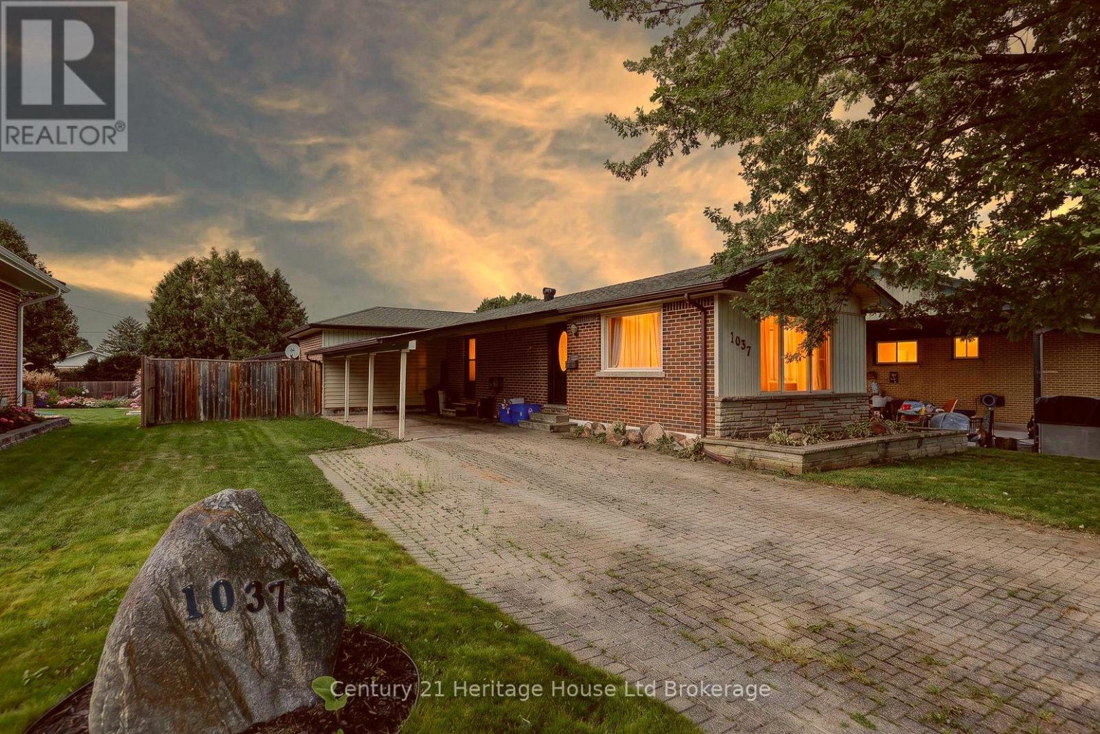 1037 WARWICK STREET, Woodstock, Ontario