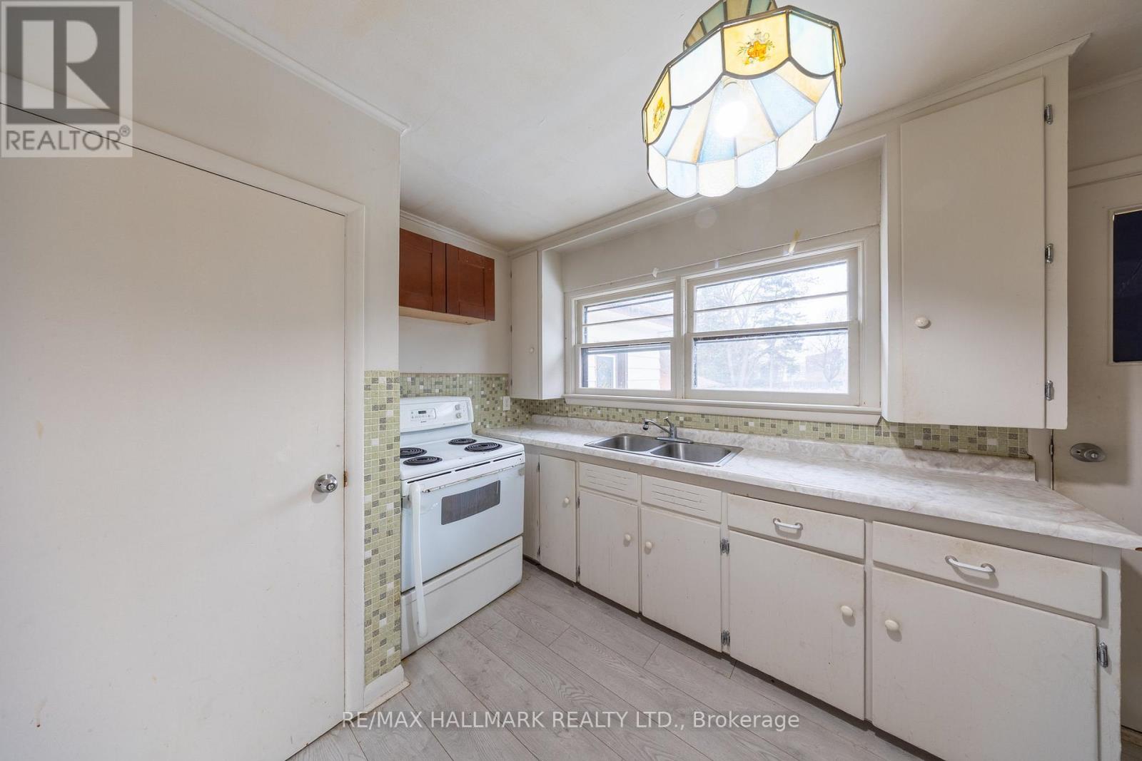 1911 Glenview Road, Pickering, Ontario  L1V 1W9 - Photo 15 - E13702262