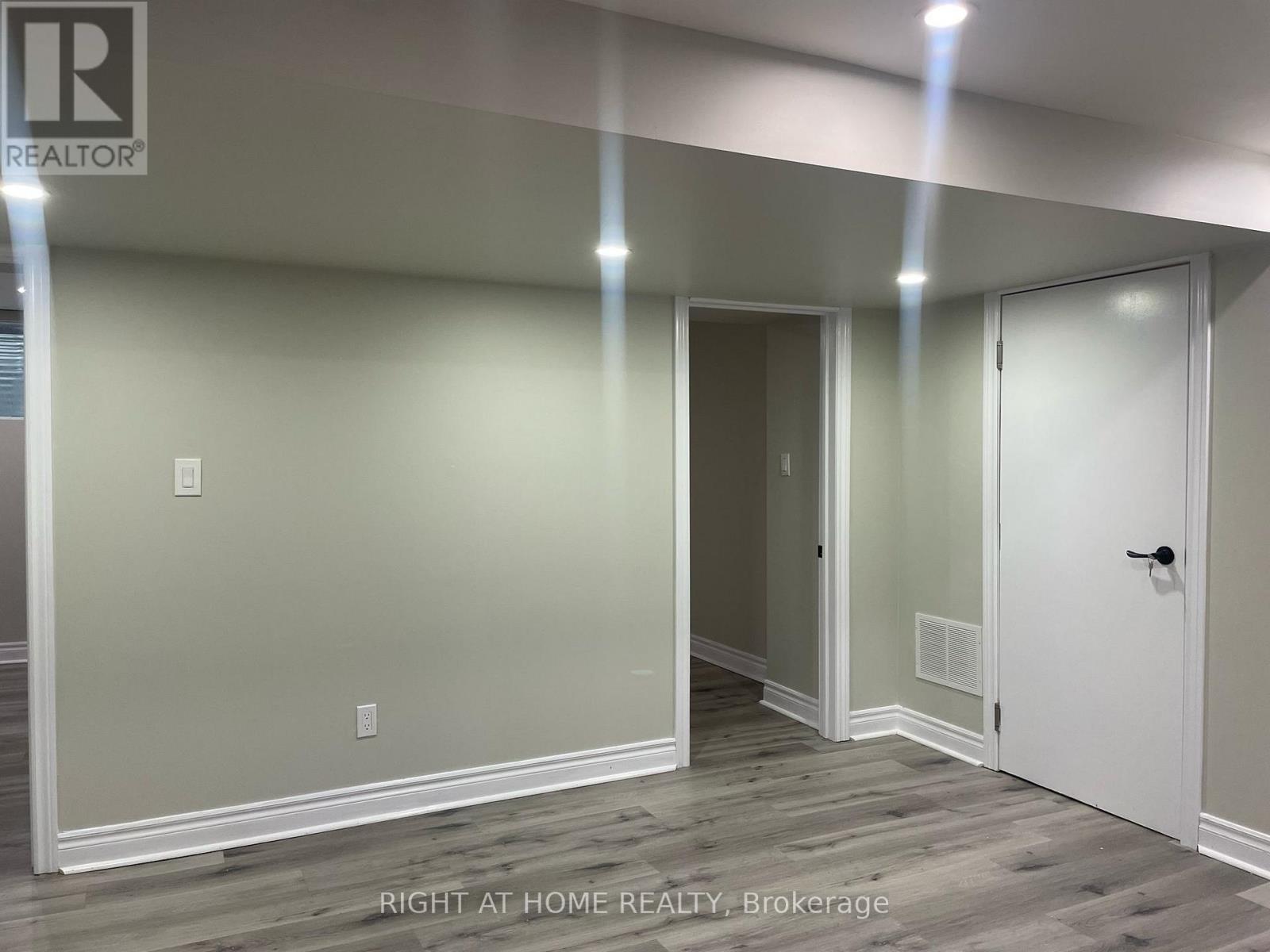 292 Windfield Farm Drive, Oshawa, Ontario  L1L 0M3 - Photo 2 - E13702316