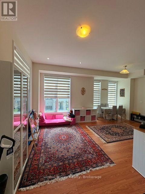 64 Seine Lane E, Richmond Hill, Ontario  L4E 3R9 - Photo 10 - N13702174