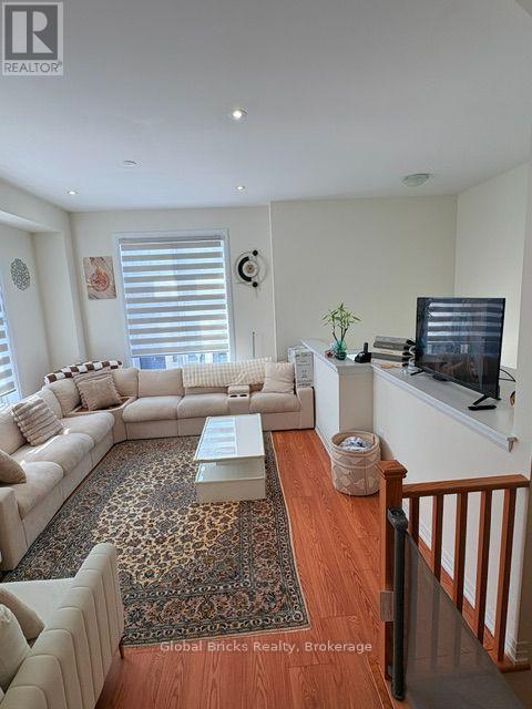 64 Seine Lane E, Richmond Hill, Ontario  L4E 3R9 - Photo 2 - N13702174
