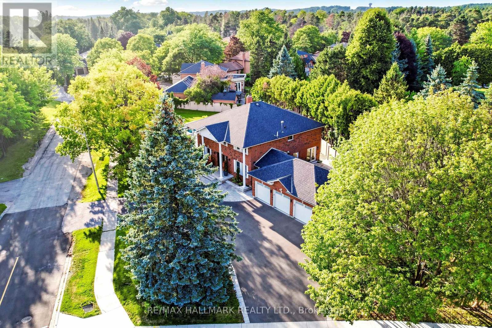 8 Beaufort Hills Road, Richmond Hill, Ontario  L4E 2N5 - Photo 4 - N13702188