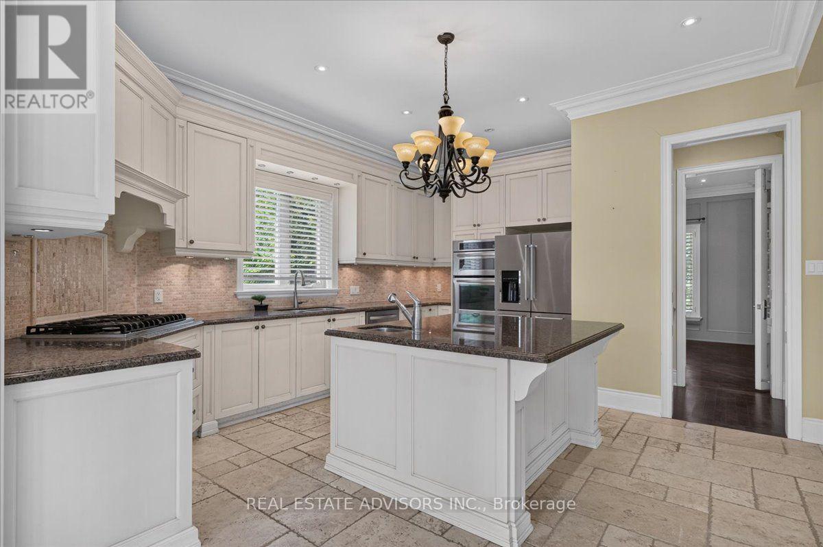 43 Grayfield Drive, Whitchurch-Stouffville, Ontario  L4A 0B1 - Photo 6 - N13702340