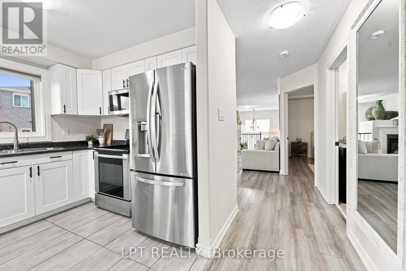 4 Lister Drive, Barrie, Ontario  L4N 0L5 - Photo 12 - S13702324