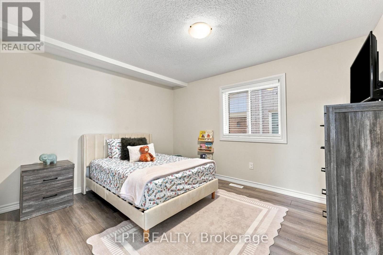 4 Lister Drive, Barrie, Ontario  L4N 0L5 - Photo 17 - S13702324