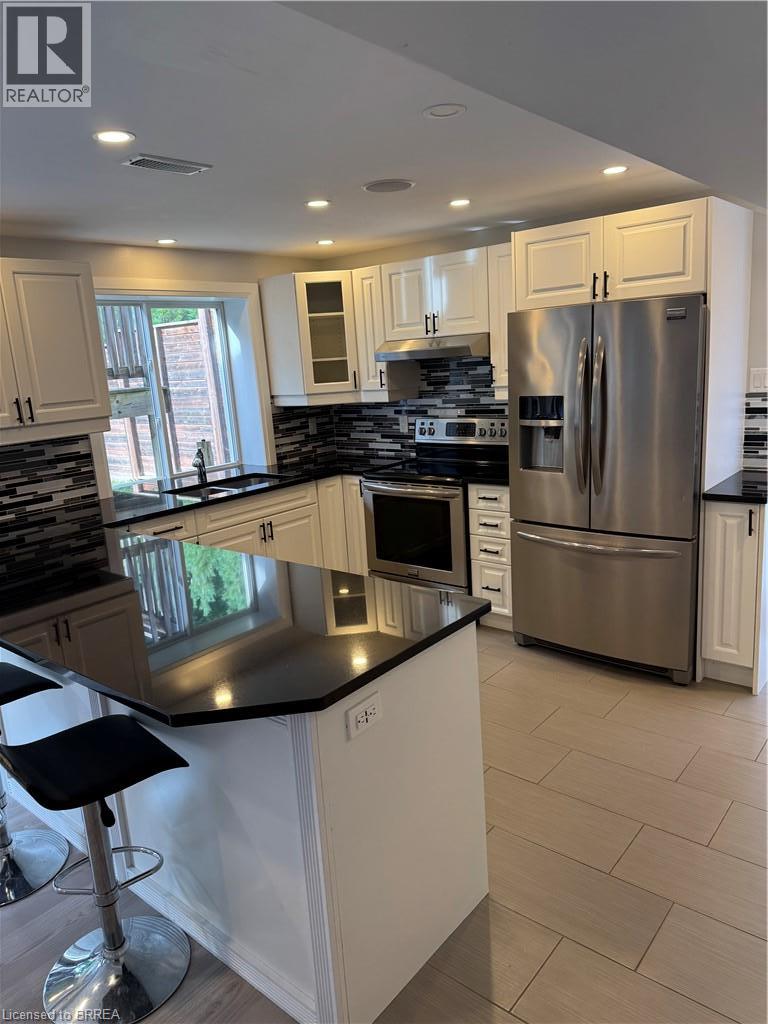 19 Hoodless Court Unit# Lower, Brantford, Ontario  N3T 0A8 - Photo 2 - 40856303