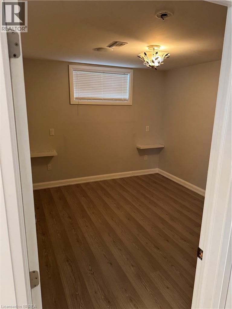 19 Hoodless Court Unit# Lower, Brantford, Ontario  N3T 0A8 - Photo 4 - 40856303