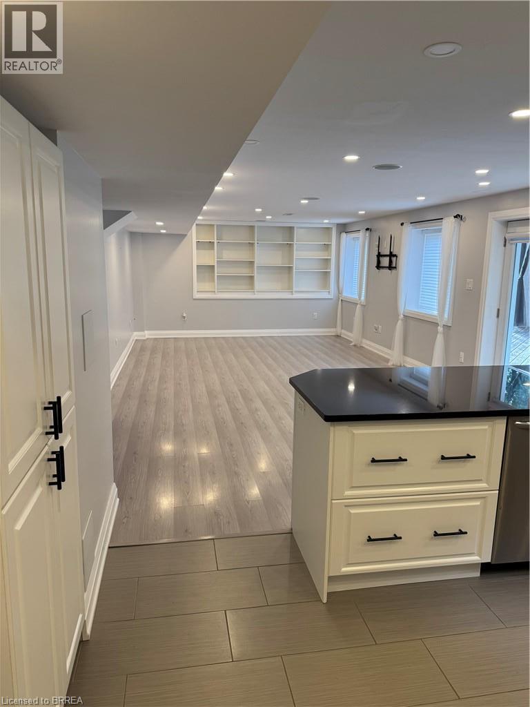 19 Hoodless Court Unit# Lower, Brantford, Ontario  N3T 0A8 - Photo 3 - 40856303
