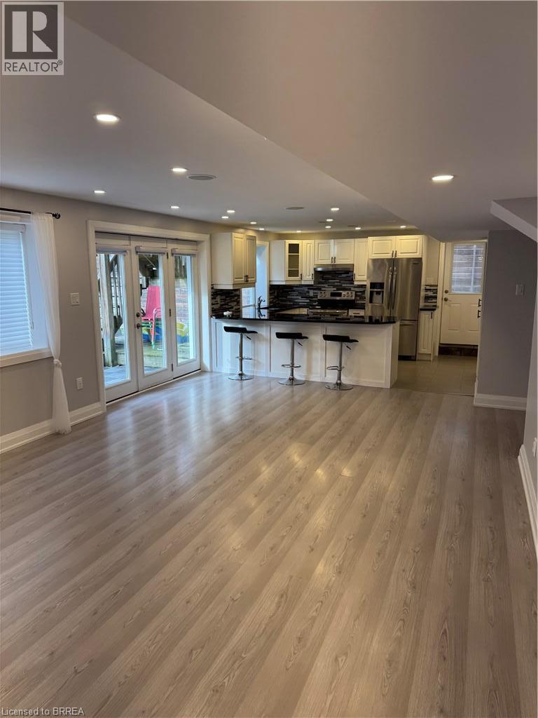 19 HOODLESS Court Unit# LOWER, Brantford, Ontario