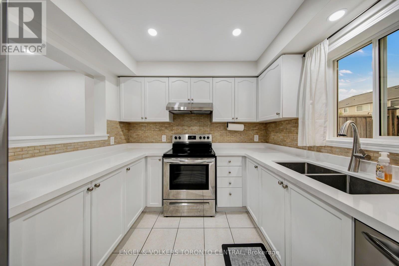 1511 Glenbourne Drive, Oshawa, Ontario  L1K 0M5 - Photo 6 - E13596066