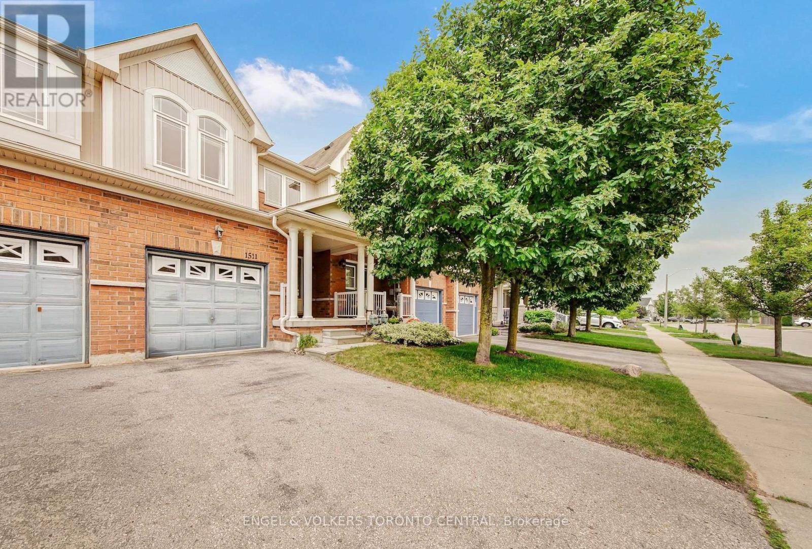 1511 Glenbourne Drive, Oshawa, Ontario  L1K 0M5 - Photo 2 - E13596066