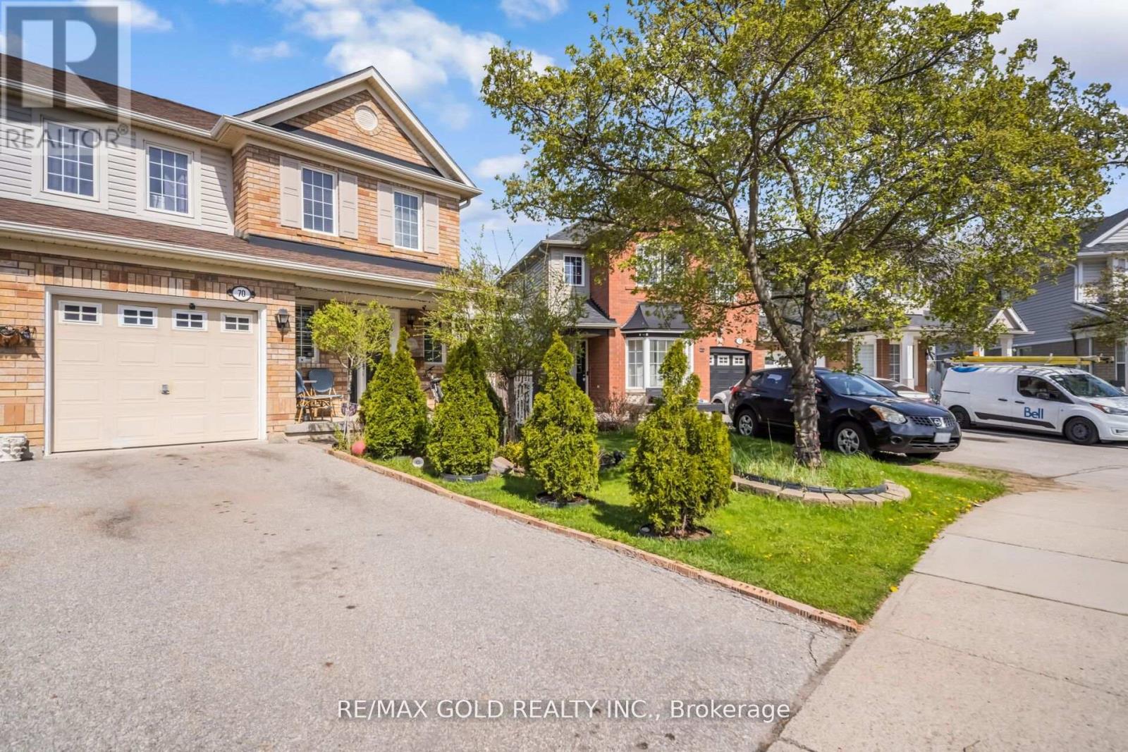 70 Sweetwood Circle, Brampton, Ontario L7A 2X7 - Photo 3 - W13455272