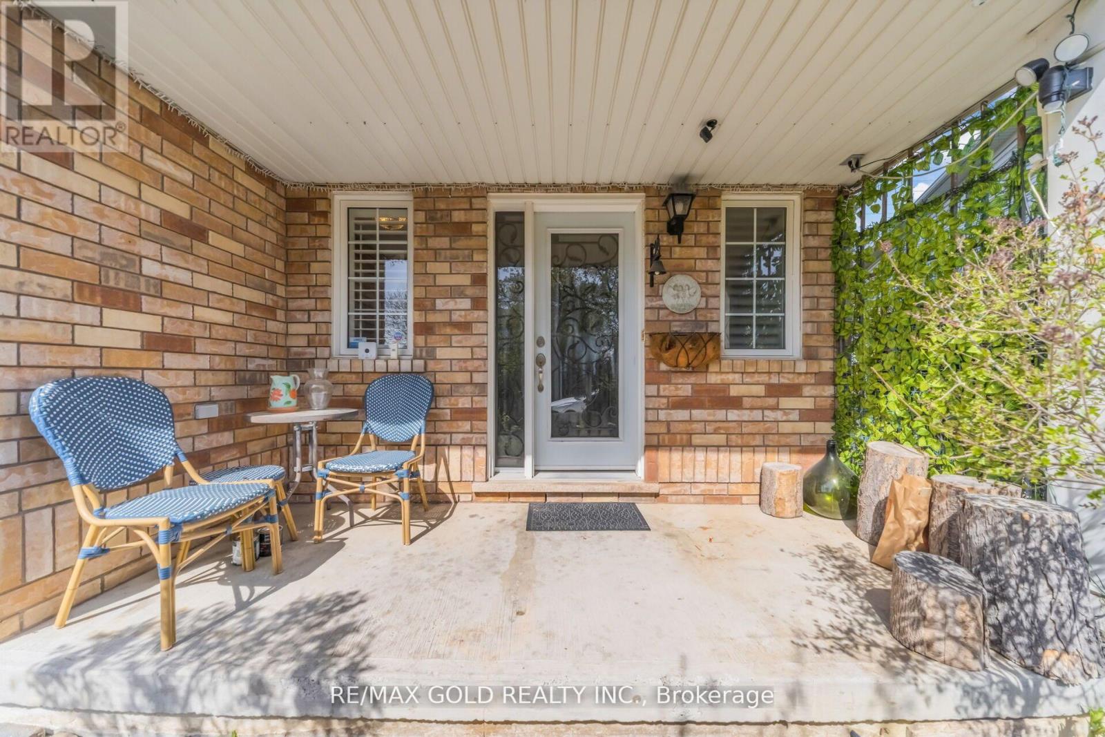70 Sweetwood Circle, Brampton, Ontario L7A 2X7 - Photo 5 - W13455272