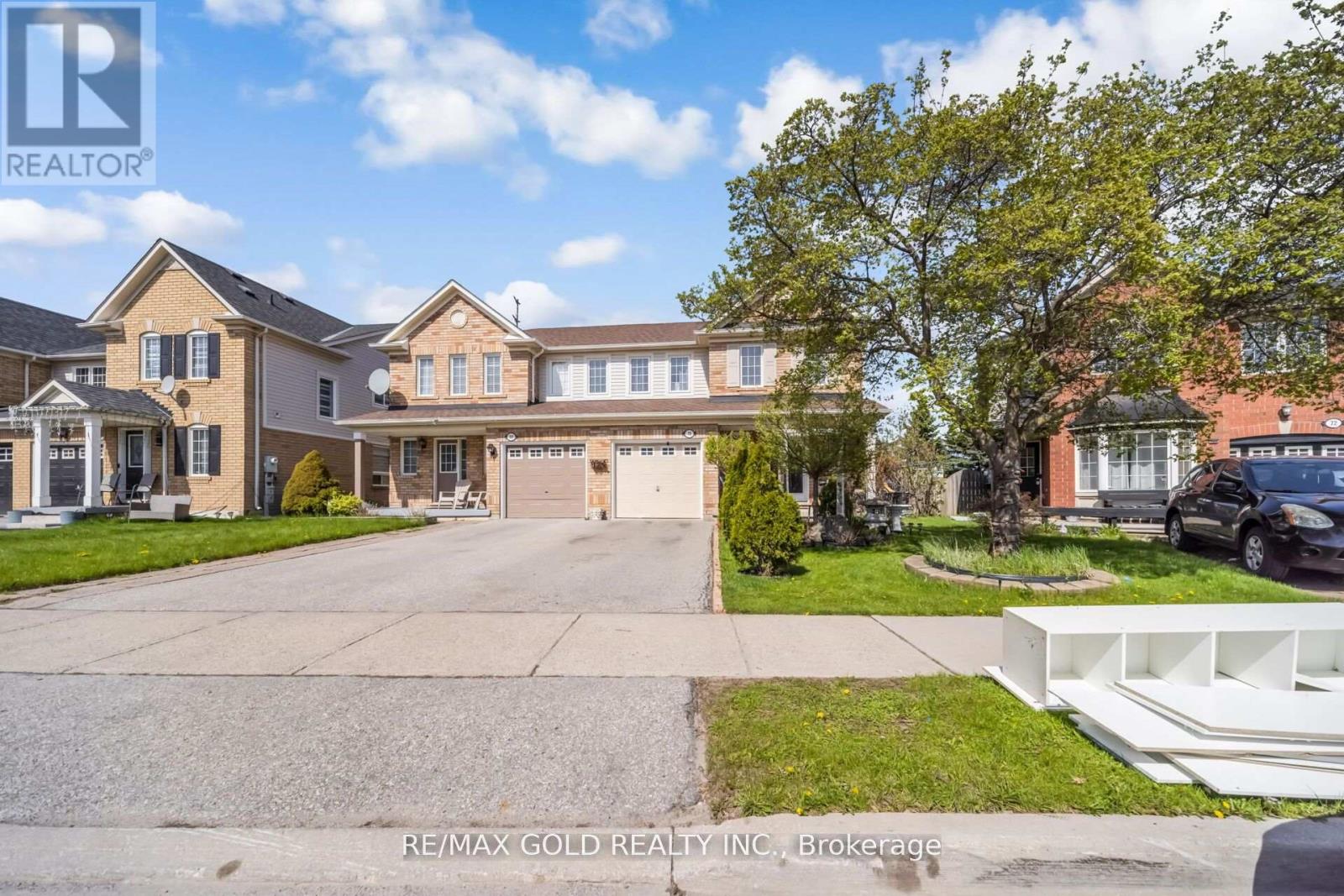 70 Sweetwood Circle, Brampton, Ontario L7A 2X7 - Photo 2 - W13455272
