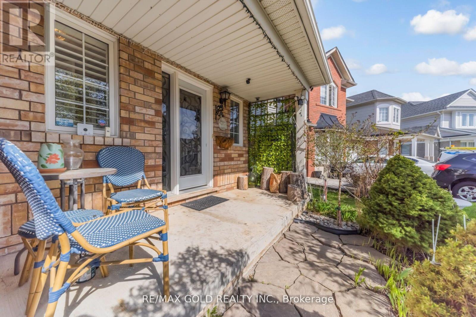 70 Sweetwood Circle, Brampton, Ontario L7A 2X7 - Photo 4 - W13455272