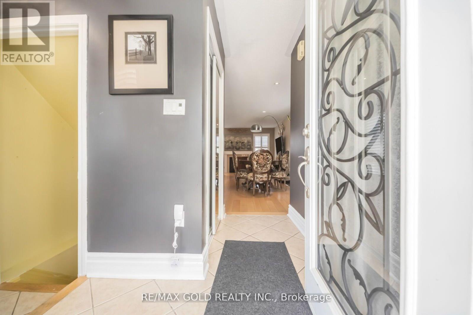70 Sweetwood Circle, Brampton, Ontario L7A 2X7 - Photo 6 - W13455272