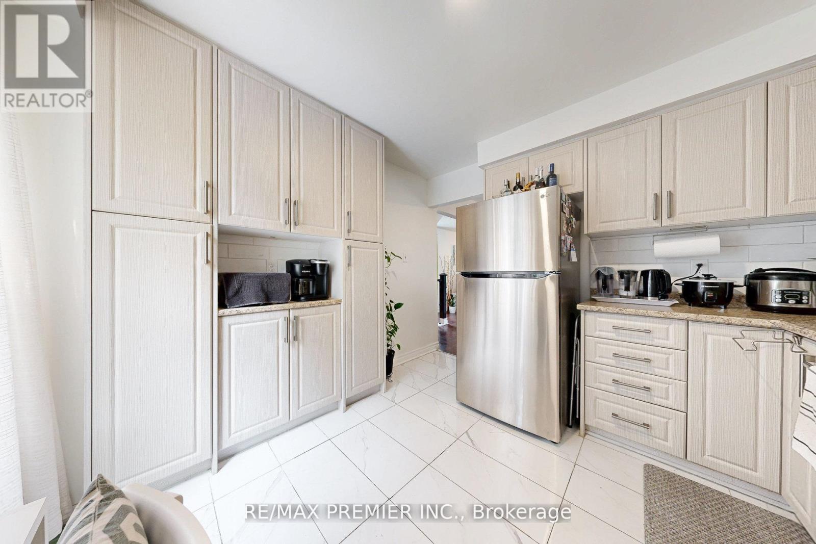 120 Ellerslie Road, Brampton, Ontario L6T 4C3 - Photo 4 - W13702182