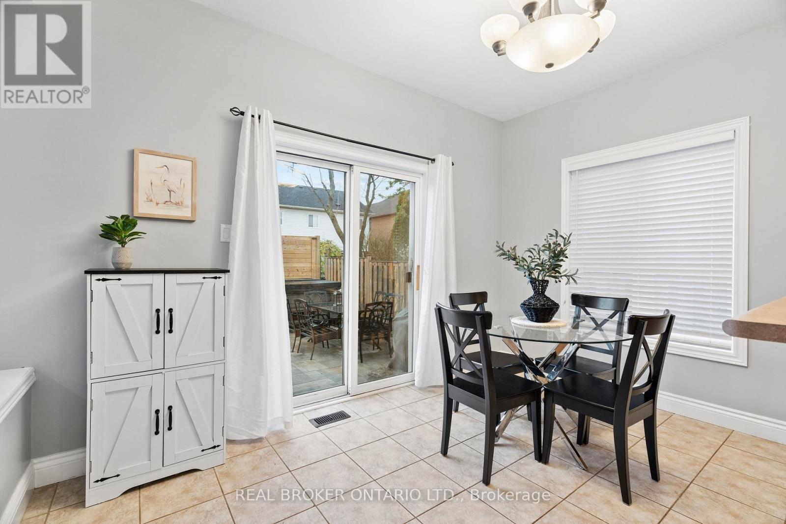 27 Spruce Boulevard, Halton Hills, Ontario L7J 2Y3 - Photo 11 - W13702218