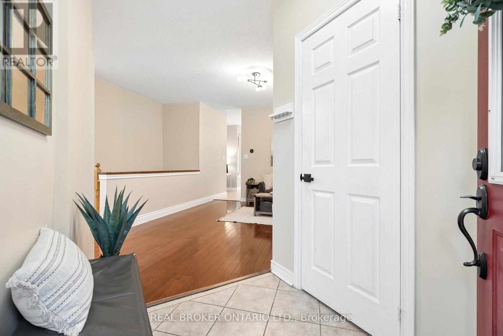 27 Spruce Boulevard, Halton Hills, Ontario L7J 2Y3 - Photo 3 - W13702218