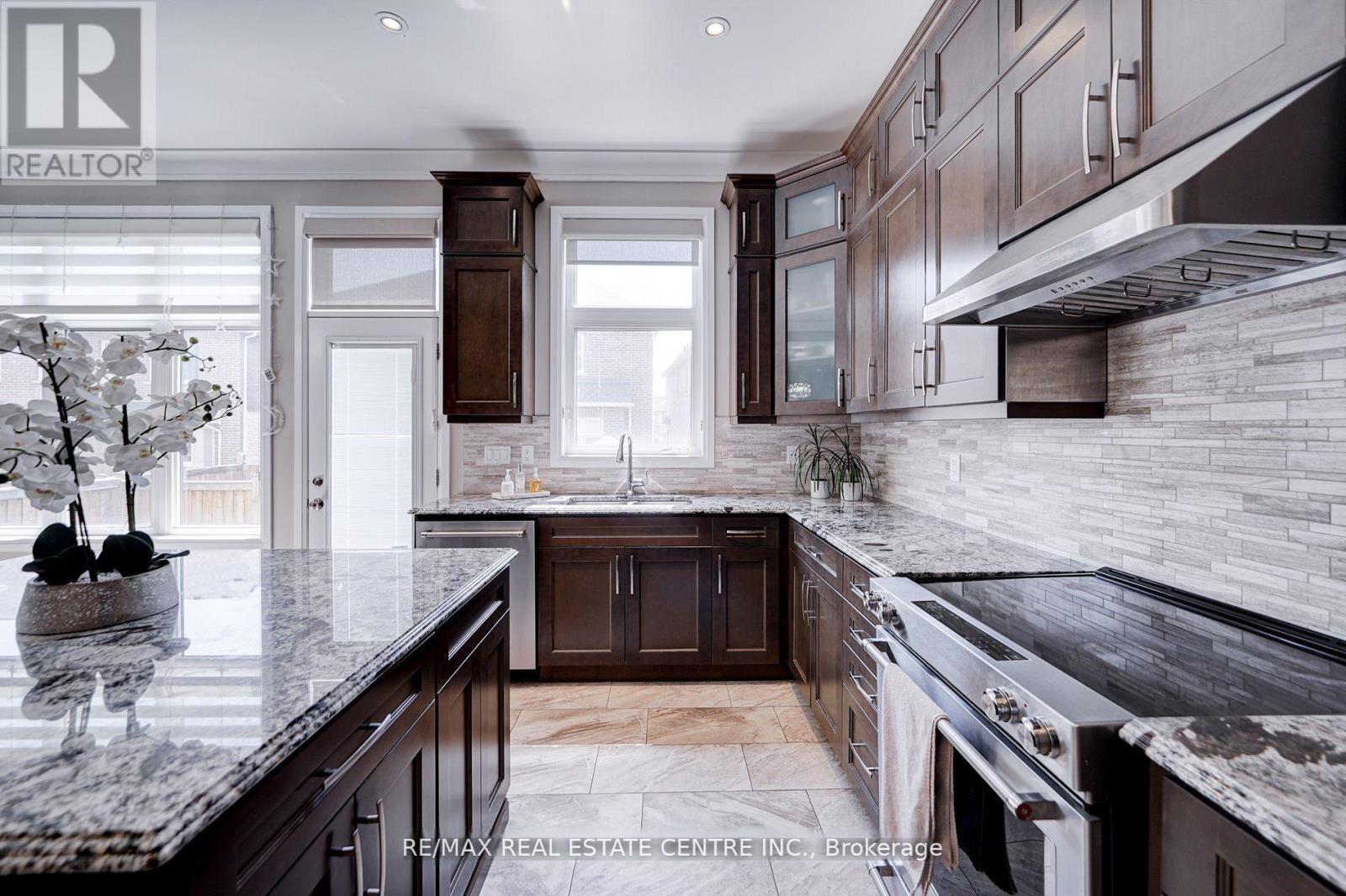 438 North Park Boulevard, Oakville, Ontario L6M 1N3 - Photo 9 - W13702240