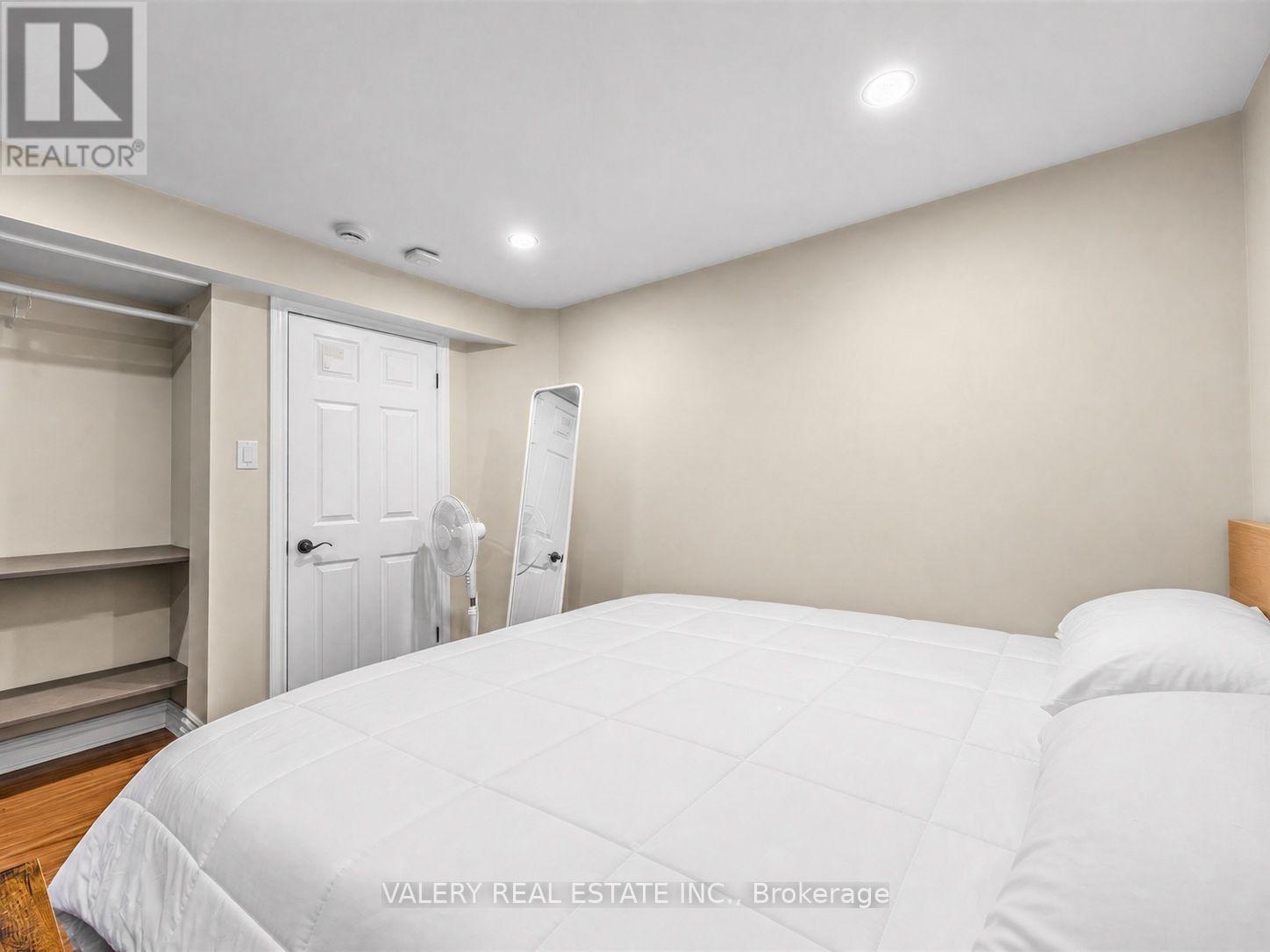 Lower #2 - 12 Arkley Crescent, Toronto, Ontario M9R 3S3 - Photo 12 - W13702244