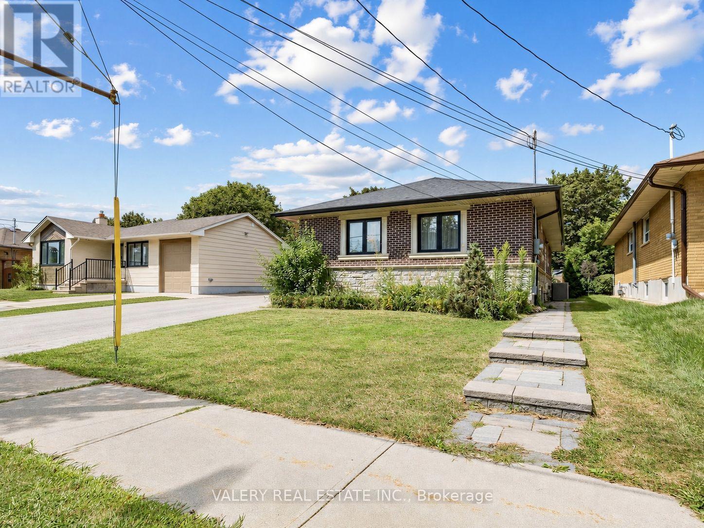 Lower #2 - 12 Arkley Crescent, Toronto, Ontario M9R 3S3 - Photo 16 - W13702244