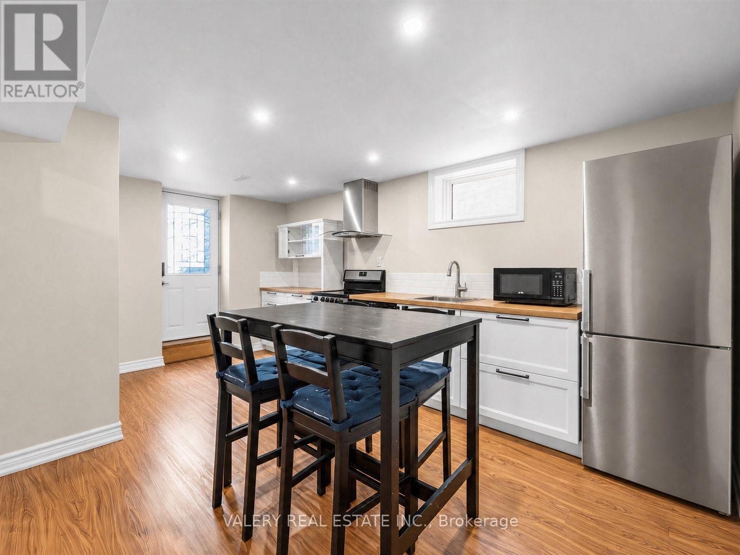 Lower #2 - 12 Arkley Crescent, Toronto, Ontario M9R 3S3 - Photo 2 - W13702244