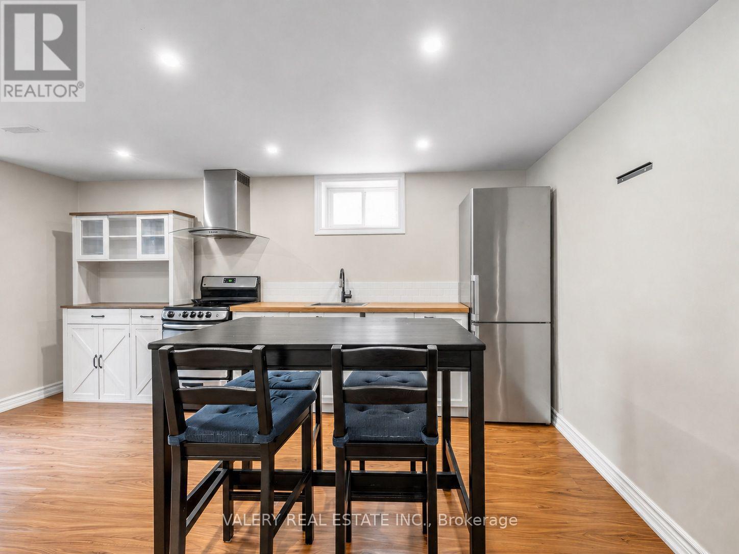 Lower #2 - 12 Arkley Crescent, Toronto, Ontario M9R 3S3 - Photo 3 - W13702244