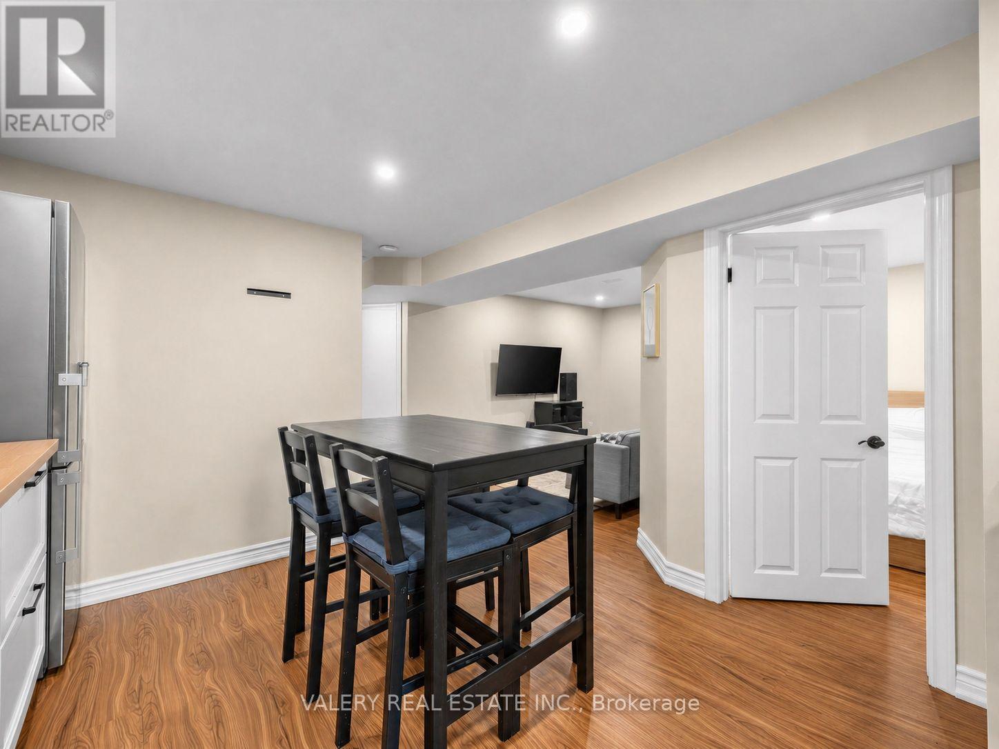 Lower #2 - 12 Arkley Crescent, Toronto, Ontario M9R 3S3 - Photo 5 - W13702244