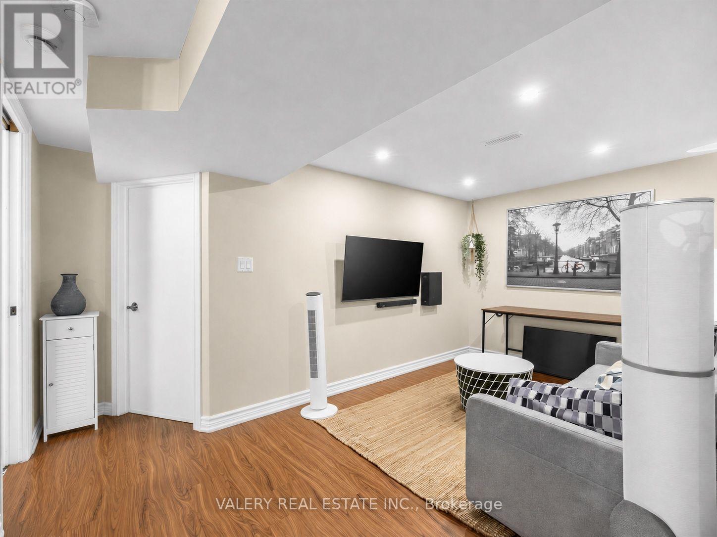 Lower #2 - 12 Arkley Crescent, Toronto, Ontario M9R 3S3 - Photo 6 - W13702244