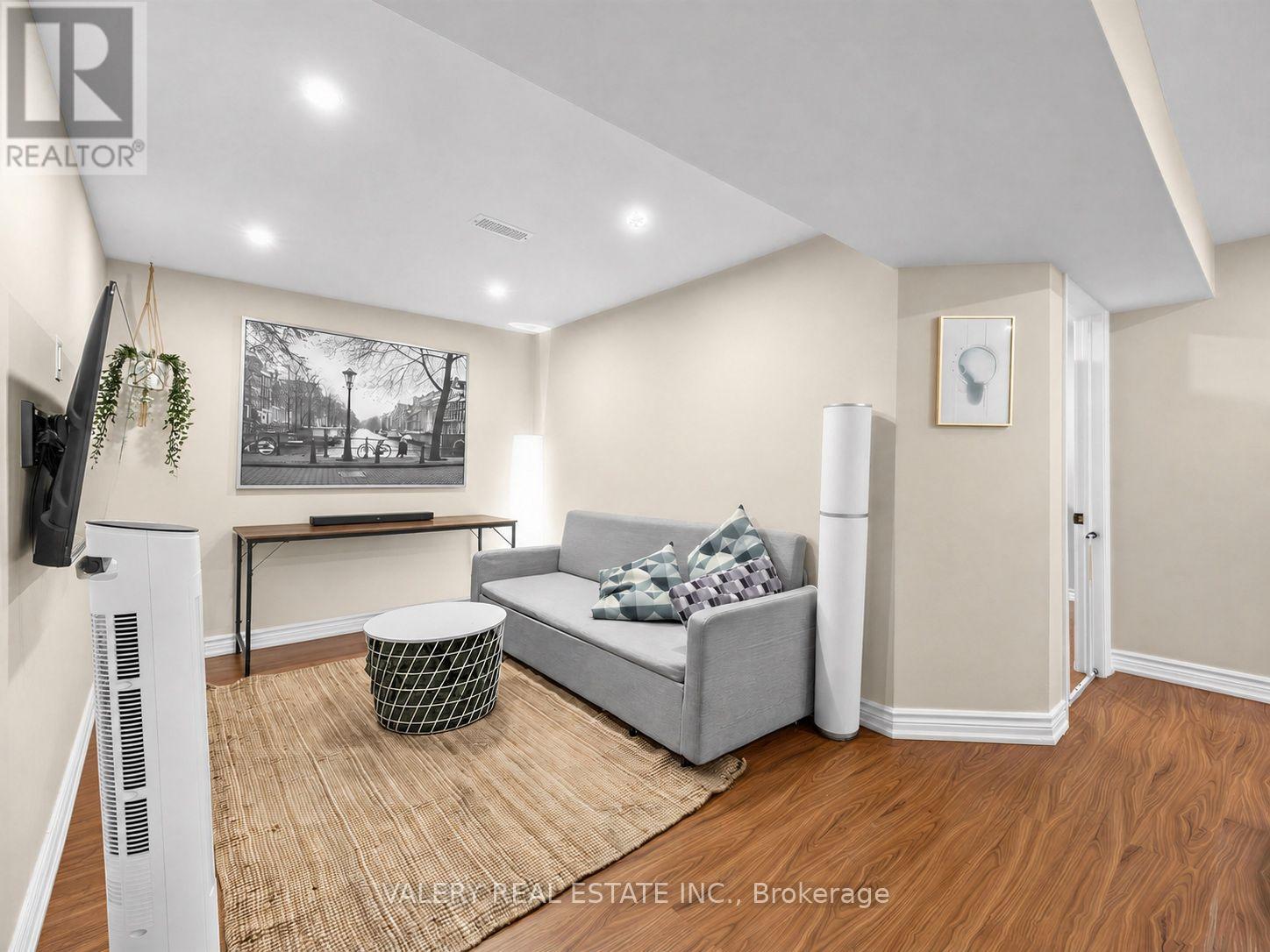 Lower #2 - 12 Arkley Crescent, Toronto, Ontario M9R 3S3 - Photo 9 - W13702244