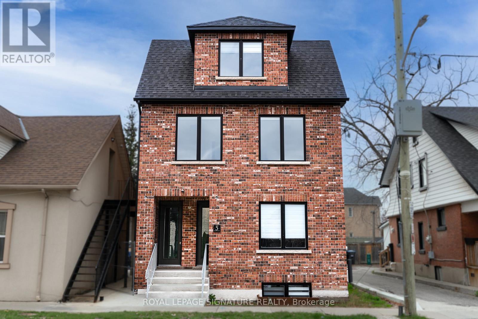 #3 - 5 Mill Street N, Brampton, Ontario L6X 1S5 - Photo 1 - W13702280