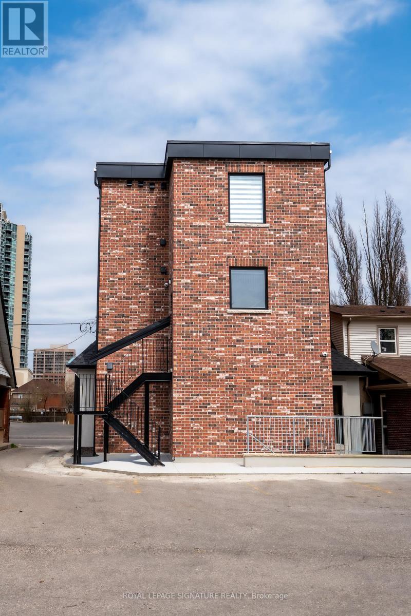 #3 - 5 Mill Street N, Brampton, Ontario L6X 1S5 - Photo 2 - W13702280