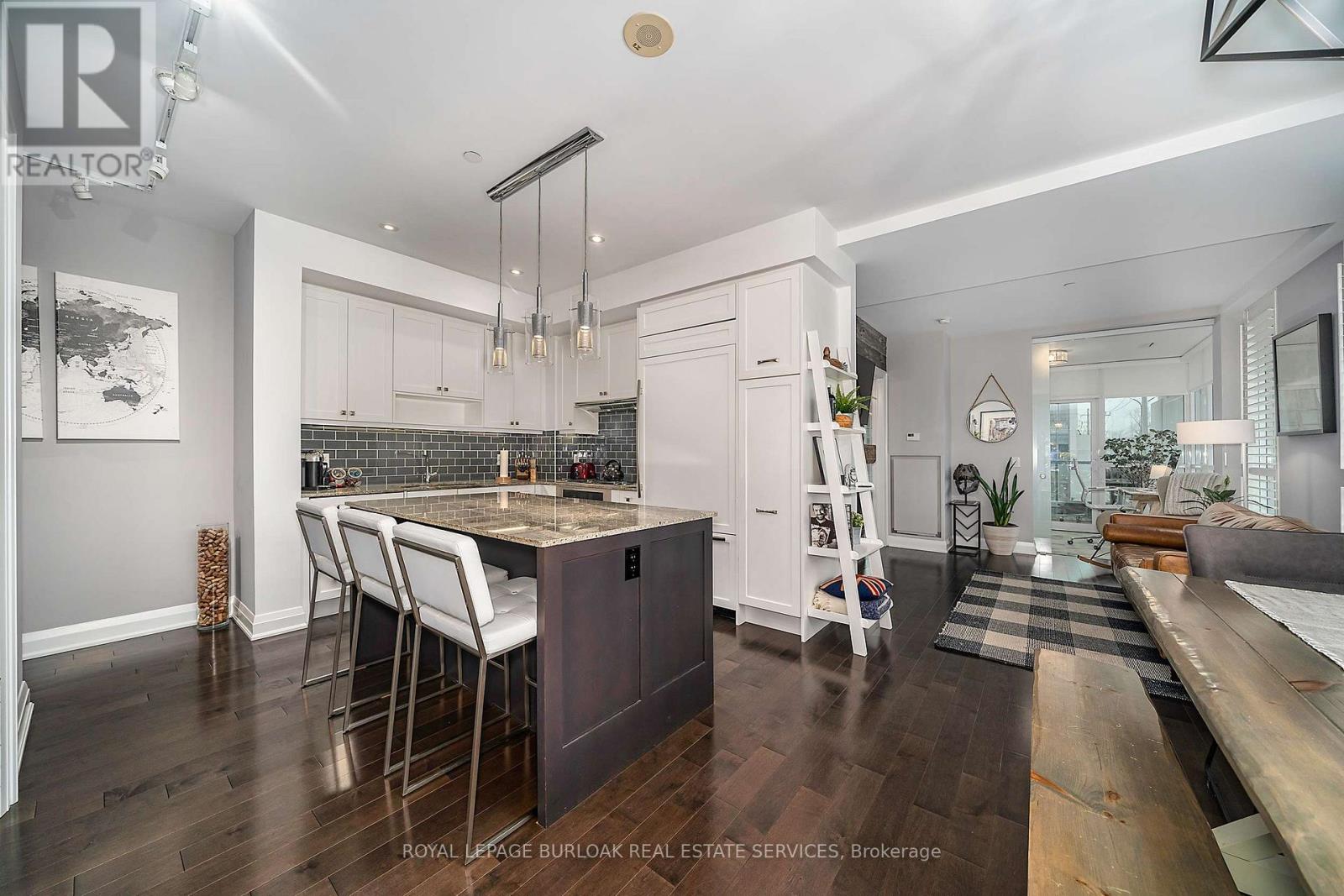 206 - 11 Bronte Road, Oakville, Ontario  L6L 0E1 - Photo 6 - W13702304