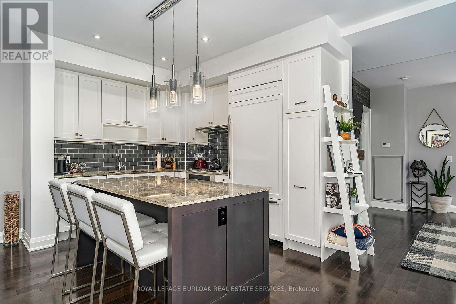 206 - 11 Bronte Road, Oakville, Ontario  L6L 0E1 - Photo 7 - W13702304