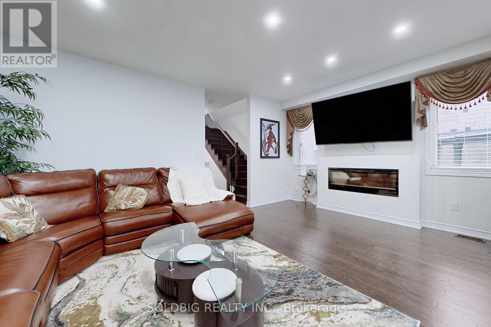 1265 Chee Chee Landing, Milton, Ontario  L9E 1L2 - Photo 4 - W13702338