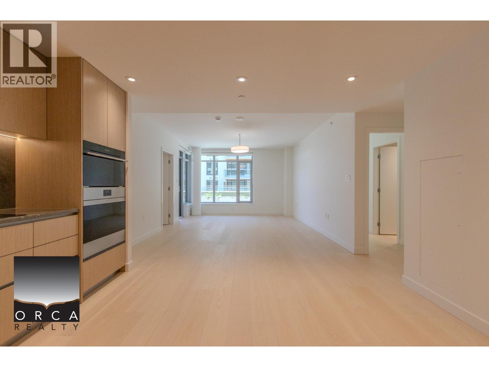 305 777 Harbour Way, North Vancouver, British Columbia  V7P 0G2 - Photo 2 - R3157727
