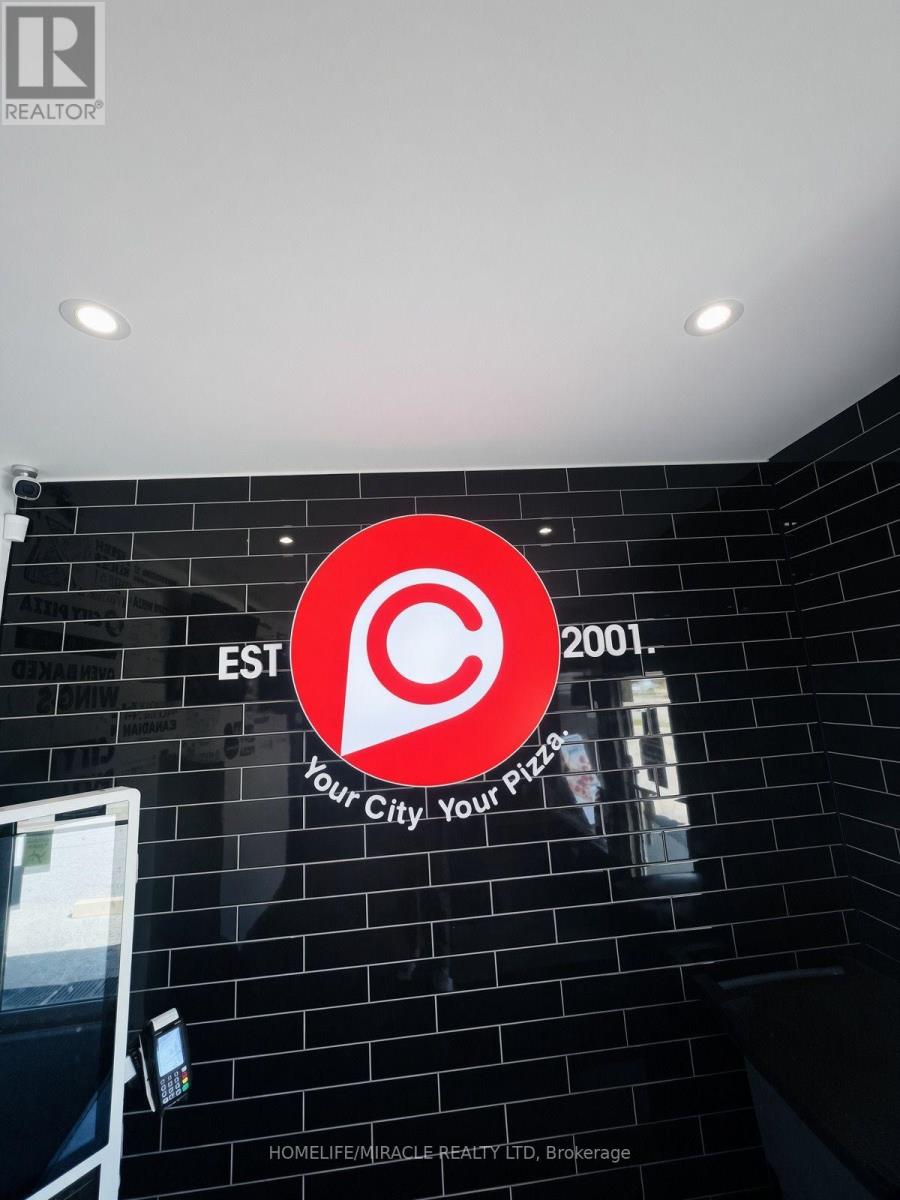 530 Scott Street, St. Catharines, Ontario  L2M 3X5 - Photo 2 - X13702166